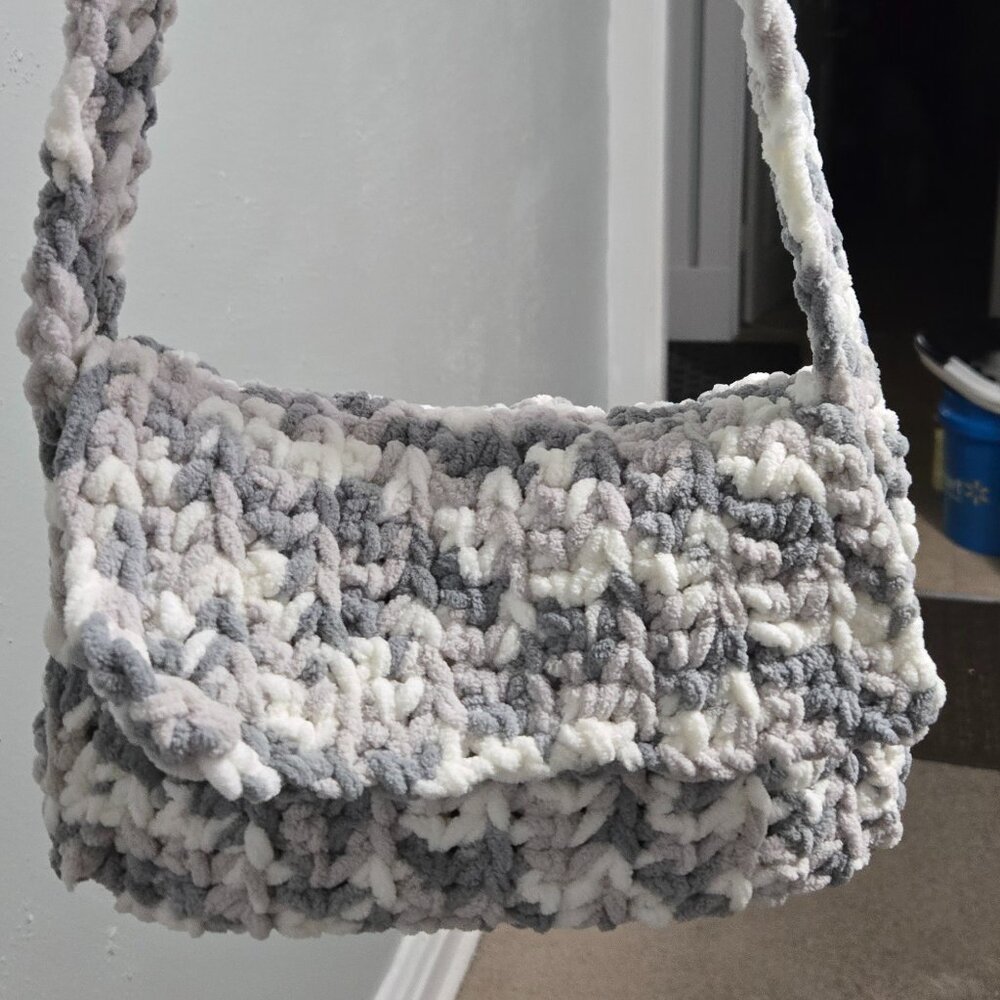 Handmade Crochet Shoulder Bag — White & Gray Blend 🖤🤍